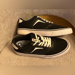 Airwalk Men's Black and White Sneakers